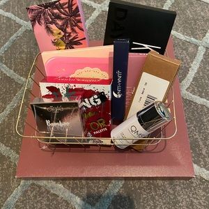 NIB Makeup Bundle 🤩